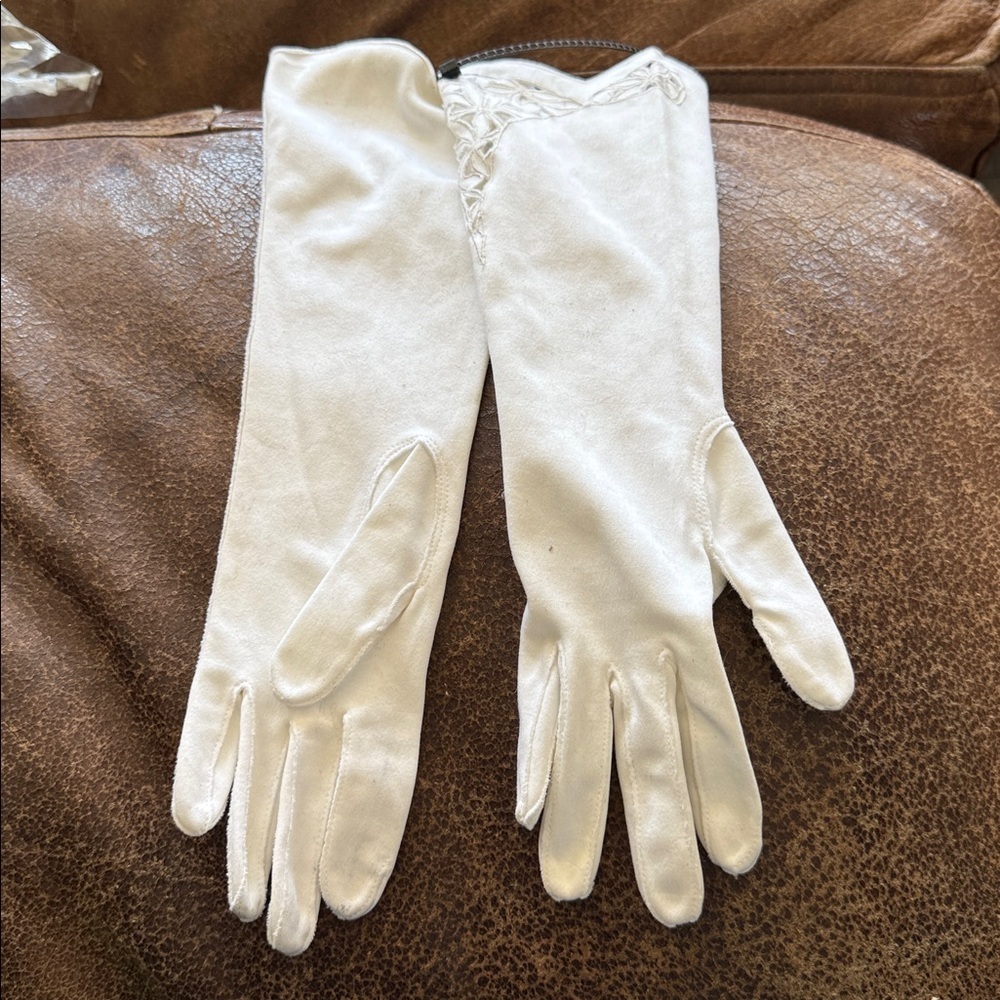 Vintage wear right fabric lace Elegant opera White Gloves made in west Germany